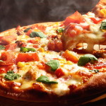 縮小する飲食業界の中で伸びるピザのブランド力